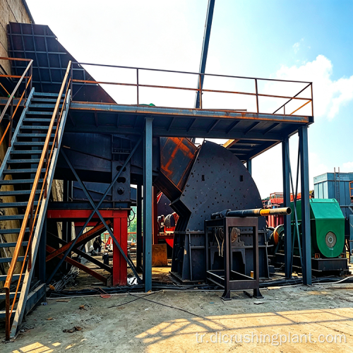 Büyük kapasiteli taş agrega işleme tesisi için titreşimli besleyici ve dairesel titreşimli elek konfigürasyonu